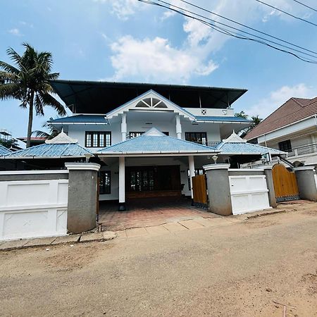 Hotel Isha Residency Kochi Exterior foto