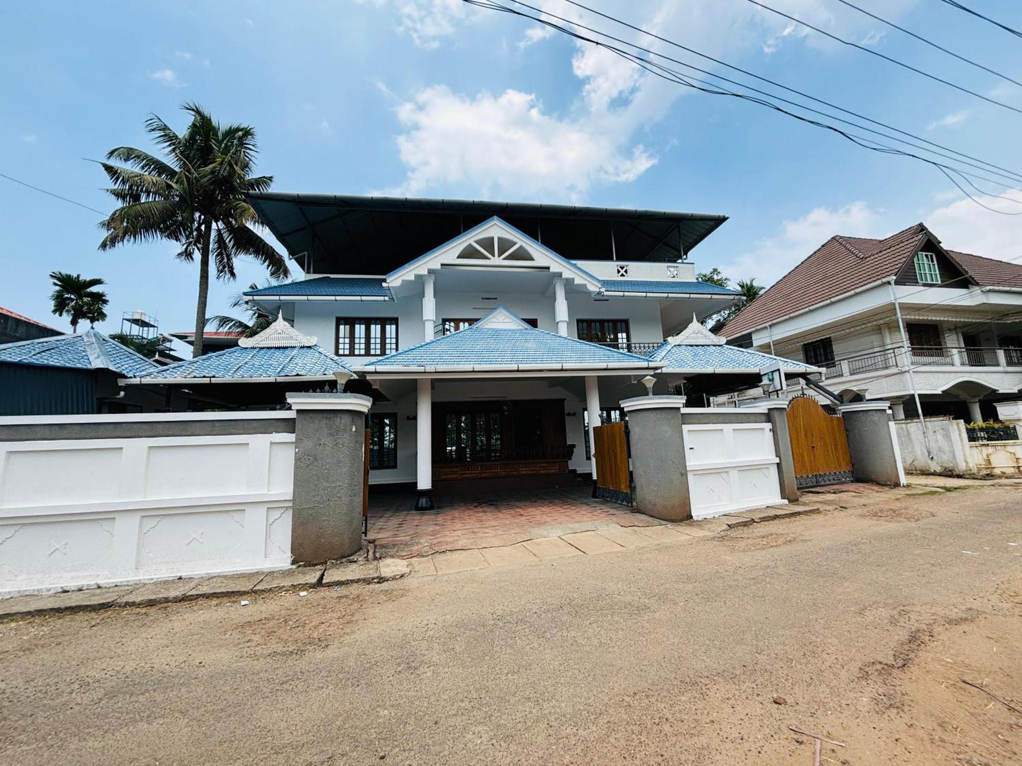 Hotel Isha Residency Kochi Exterior foto