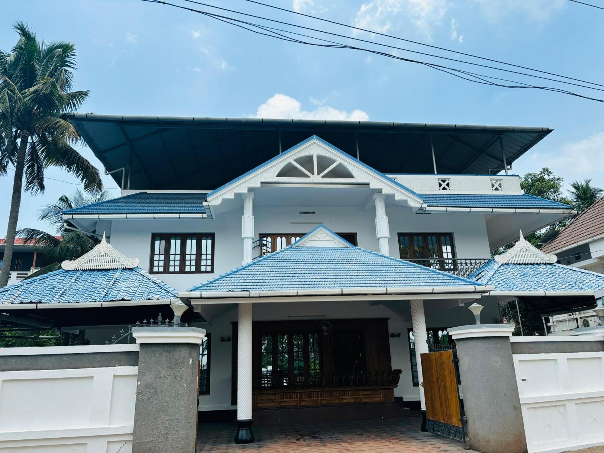 Hotel Isha Residency Kochi Exterior foto