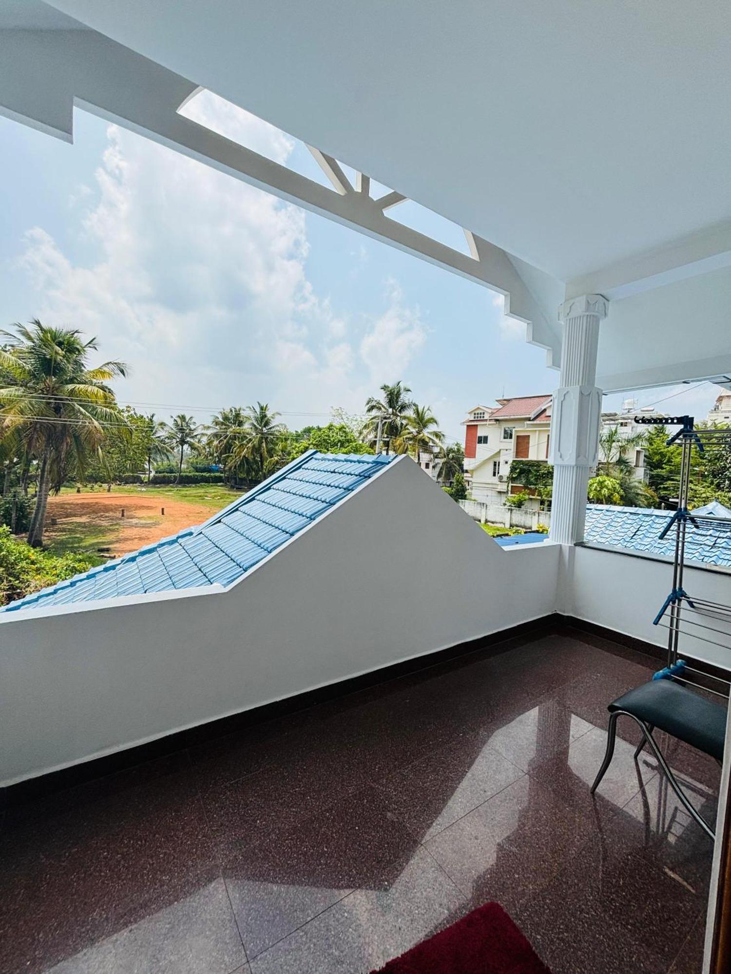 Hotel Isha Residency Kochi Exterior foto